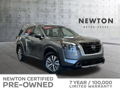 Used 2025 Nissan Pathfinder SL AWD/4WD image 1