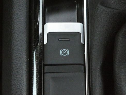 New 2025 Volkswagen Taos SE image 14