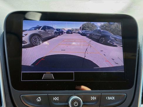 Used 2021 Chevrolet Malibu LT FWD image 15