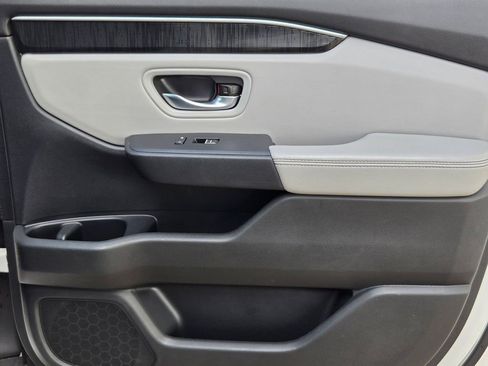 Used 2025 Honda Pilot Elite image 29