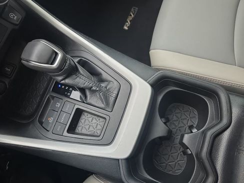 Used 2021 Toyota RAV4 XLE Premium image 25