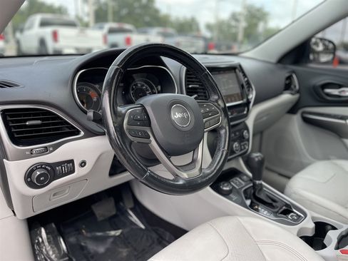 Used 2019 Jeep Cherokee Limited w/ Trailer Tow Group AWD/4WD image 14