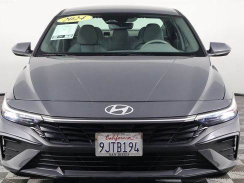 Used 2024 Hyundai Elantra SE FWD image 2