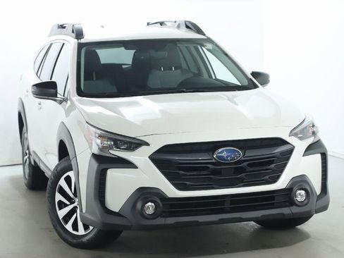 Used 2023 Subaru Outback Premium image 2