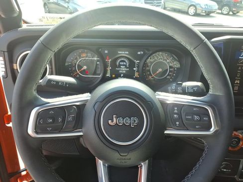 Used 2025 Jeep Wrangler Unlimited Sahara AWD/4WD image 19