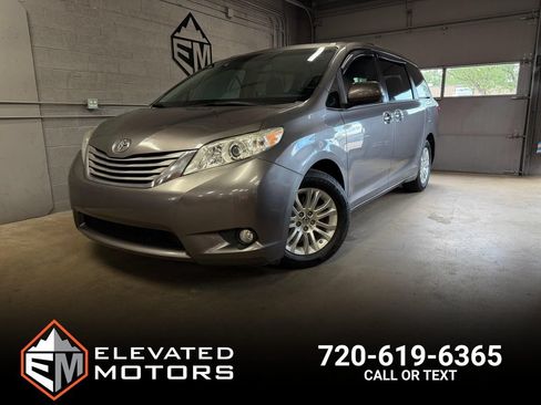 Used 2015 Toyota Sienna XLE FWD image 1
