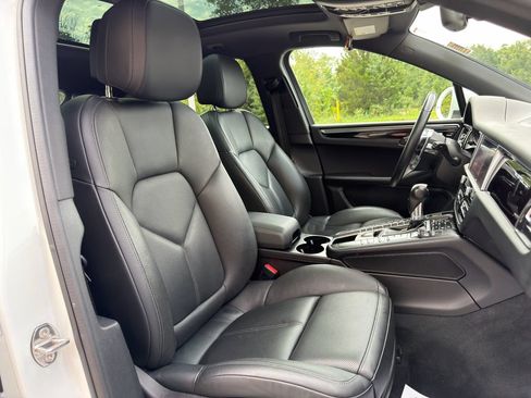 Used 2020 Porsche Macan w/ Premium Package Plus AWD/4WD image 33