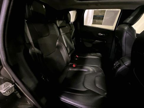 Used 2019 Jeep Cherokee Limited AWD/4WD image 19