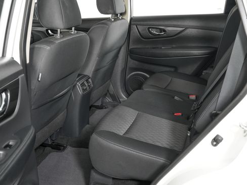 Used 2018 Nissan Rogue S FWD image 11