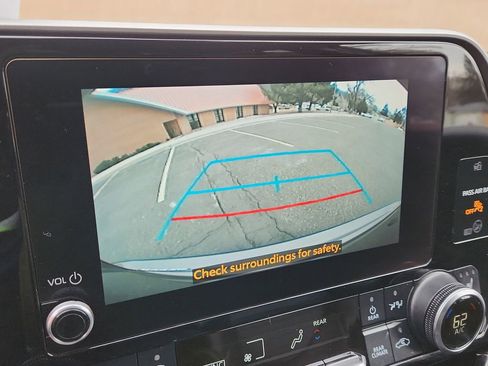 Used 2024 Toyota Highlander XLE image 25