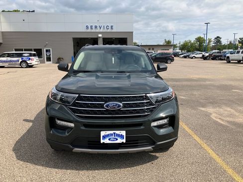 Used 2023 Ford Explorer XLT w/ Equipment Group 202A AWD/4WD image 3