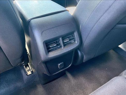 Used 2018 Chevrolet Equinox LS image 21