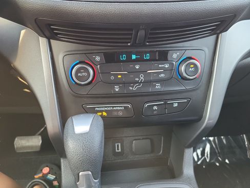 Used 2017 Ford Escape SE w/ Equipment Group 201A FWD image 32