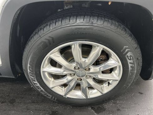 Used 2017 Jeep Cherokee Limited AWD/4WD image 8