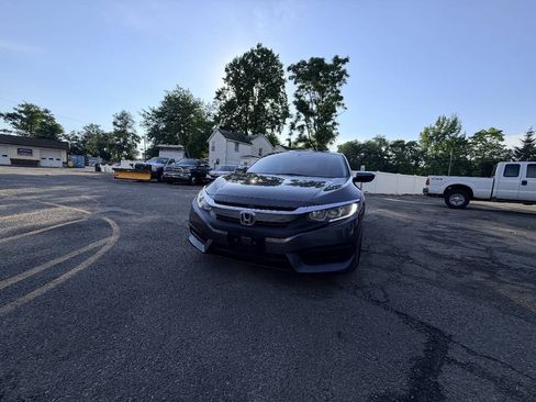 Used 2018 Honda Civic EX image 3