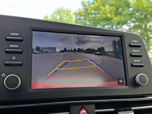 Used 2022 Hyundai Elantra SEL FWD image 3