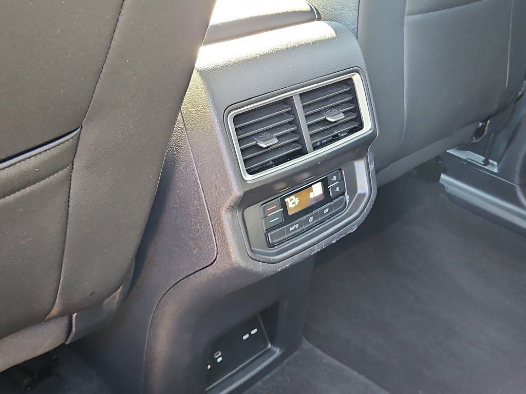 Used 2025 Volkswagen Atlas SE AWD/4WD image 13