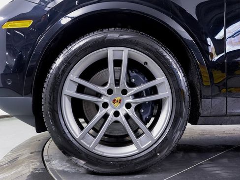Used 2025 Porsche Cayenne image 24