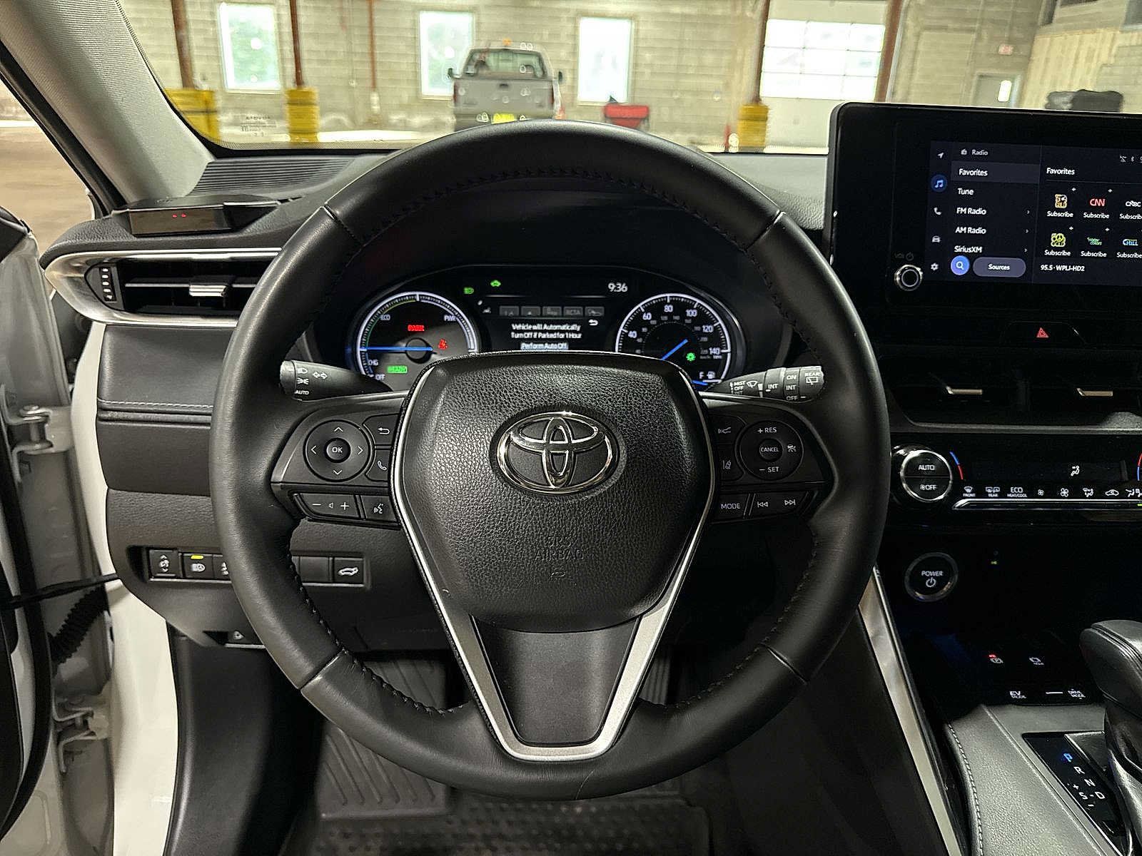 Used 2023 Toyota Venza LE AWD/4WD image 18