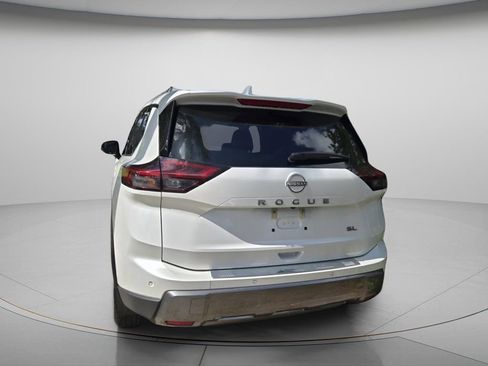 Used 2024 Nissan Rogue SL FWD image 6