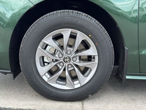 New 2026 Toyota Sienna XLE FWD image 30