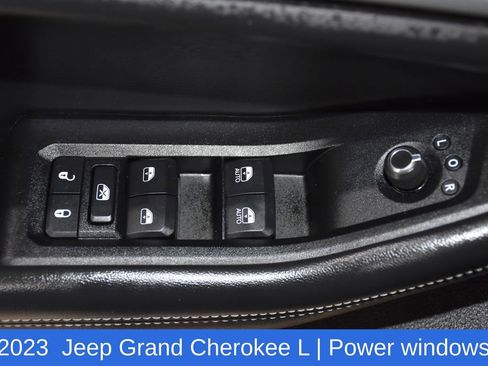 Used 2023 Jeep Grand Cherokee L Limited w/ Luxury Tech Group II image 22