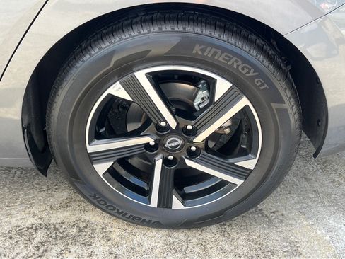 Used 2025 Nissan Sentra SV FWD image 21