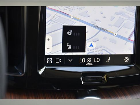 Certified 2024 Volvo XC60 T8 Plus w/ Protection Package Premier AWD/4WD image 24