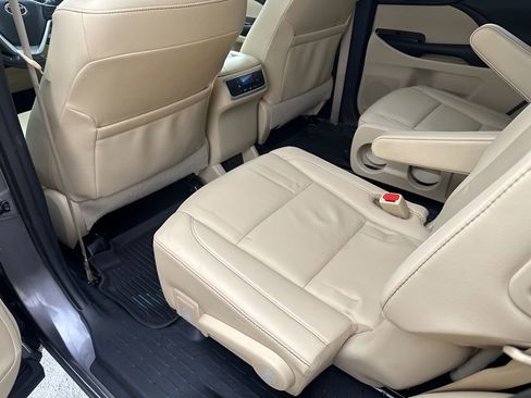 Used 2019 Toyota Highlander XLE image 20