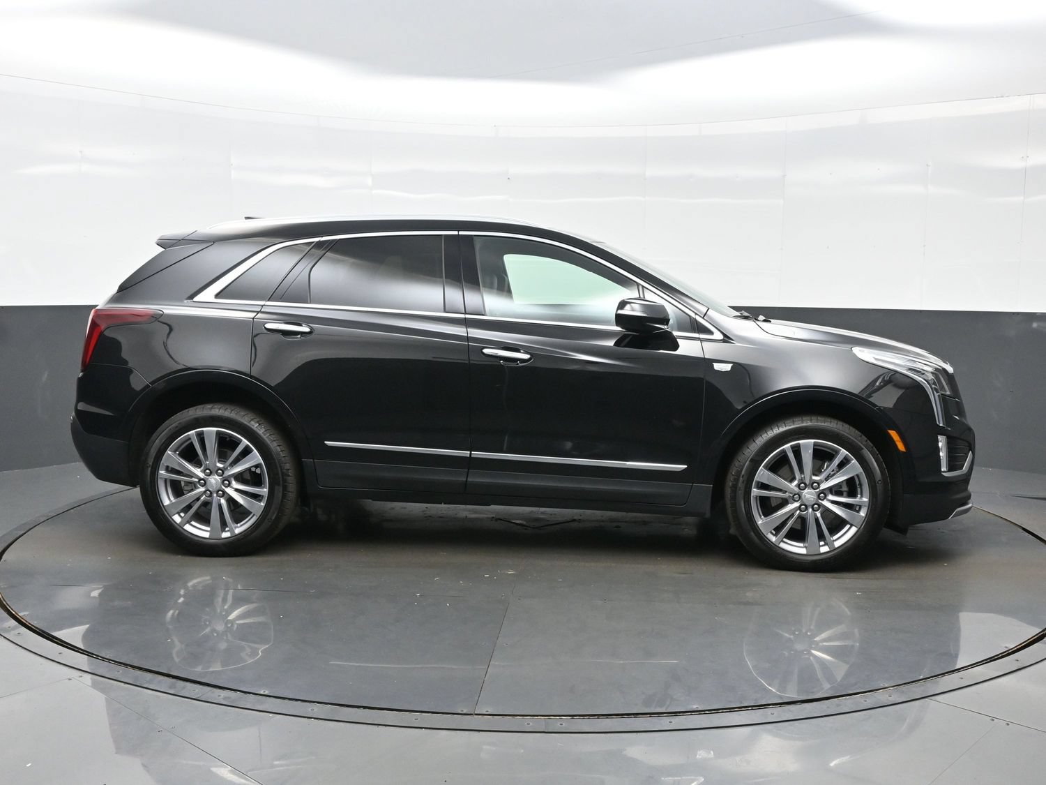 Used 2024 Cadillac XT5 Premium Luxury w/ LPO, Floor Liner Package AWD/4WD image 7