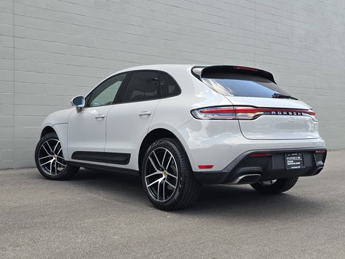 Certified 2025 Porsche Macan image 3
