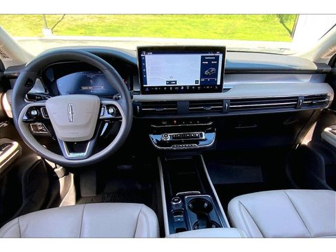 Used 2023 Lincoln Corsair AWD w/ Equipment Group 101A image 13