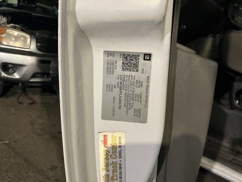 Used 2018 Chevrolet Express 2500 Extended image 5