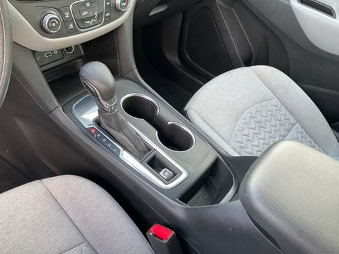 Used 2022 Chevrolet Equinox LS FWD image 14