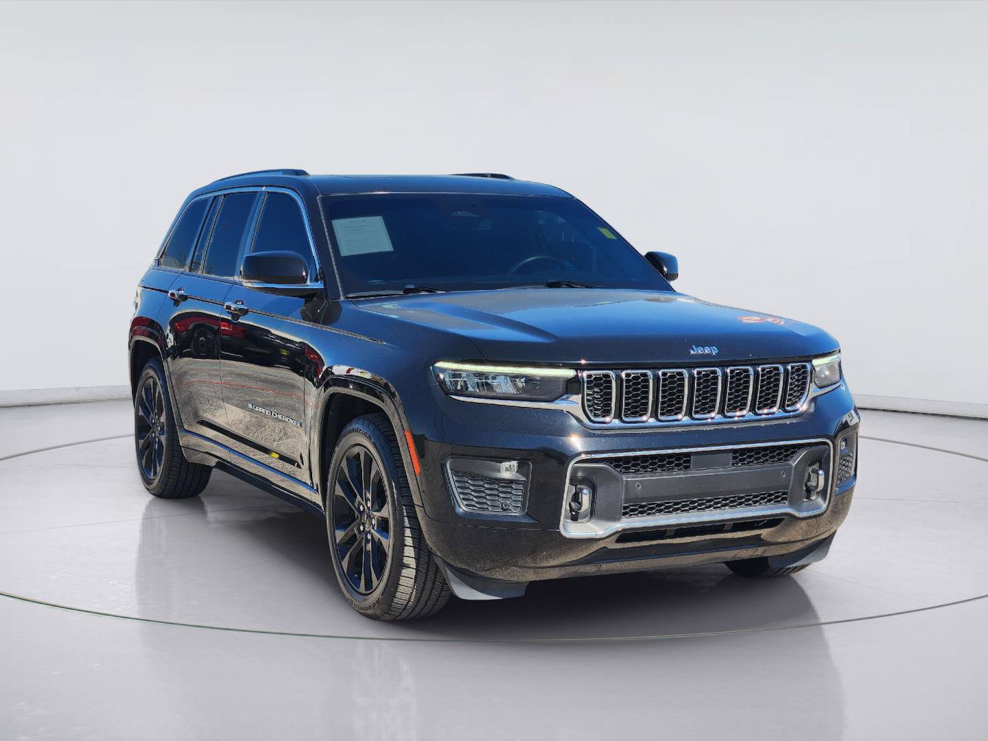 Used 2022 Jeep Grand Cherokee Overland AWD/4WD image 3
