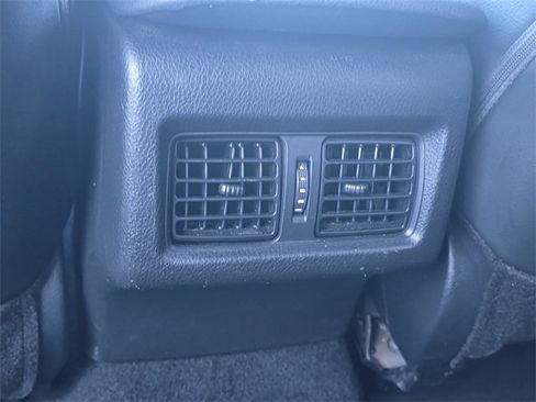 Used 2023 Toyota Camry SE image 14