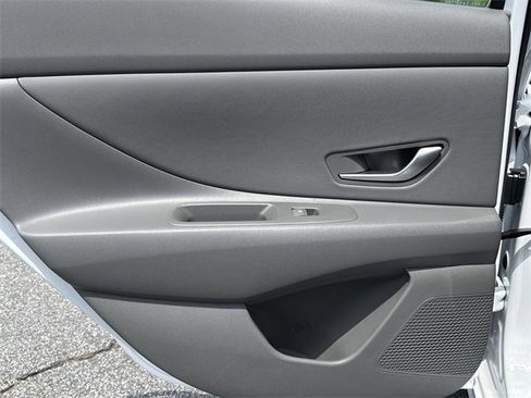 New 2025 Hyundai Elantra SEL image 13