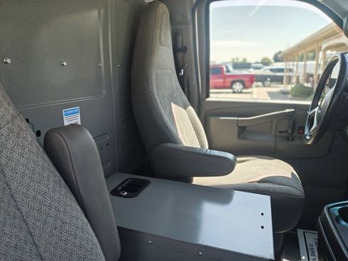 Used 2016 Chevrolet Express 2500 RWD image 6