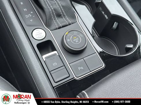 Used 2023 Volkswagen Atlas SEL AWD/4WD image 32