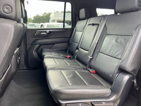Used 2025 Chevrolet Suburban Z71 AWD/4WD image 12