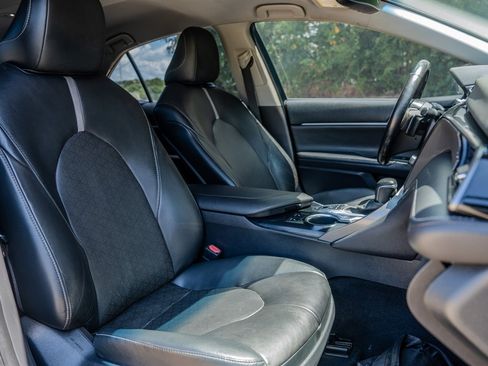 Used 2020 Toyota Camry XSE FWD image 30