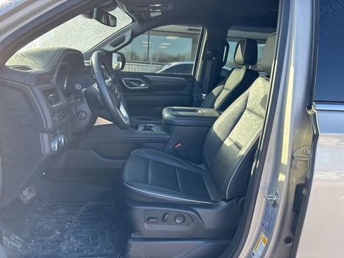 Used 2023 GMC Yukon SLT w/ SLT Luxury Package image 12