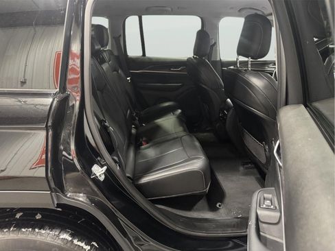 Used 2023 Jeep Grand Cherokee Limited image 11