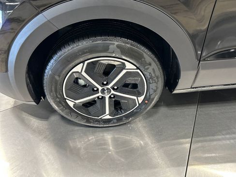 New 2025 Kia Niro LX image 26