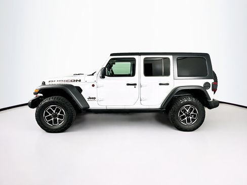 Used 2024 Jeep Wrangler Unlimited Rubicon image 4