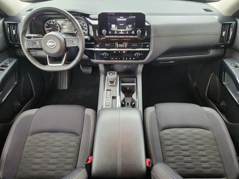 Certified 2025 Nissan Pathfinder SV w/ SV Premium Package image 23