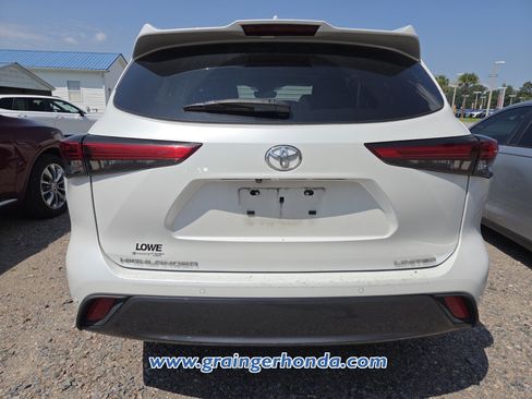 Used 2022 Toyota Highlander Limited FWD image 5