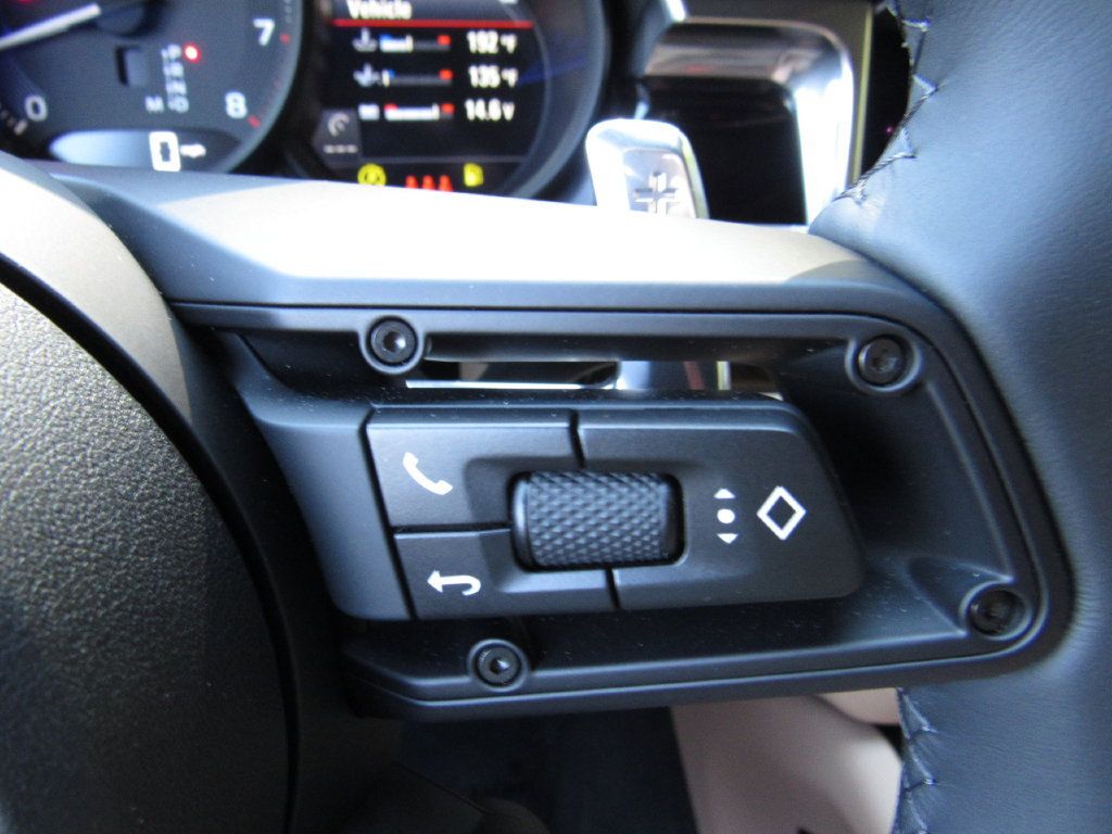 Certified 2026 Porsche Macan AWD/4WD image 35