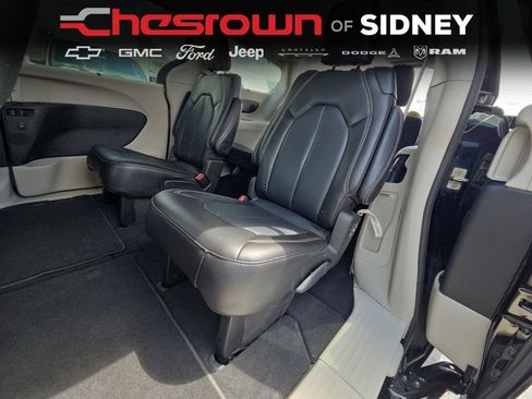 Used 2024 Chrysler Pacifica Touring-L w/ Uconnect Theater Family Group AWD/4WD image 25