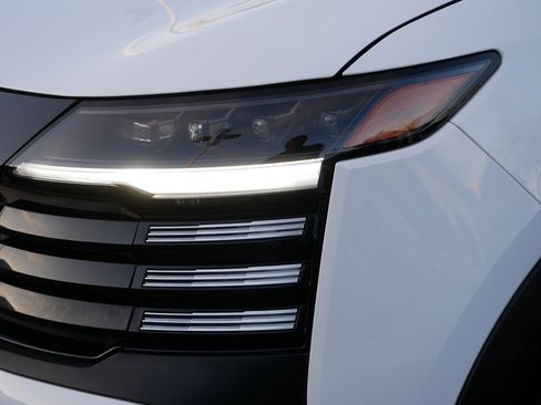 Certified 2025 Nissan Kicks SV w/ Illumination Package image 16